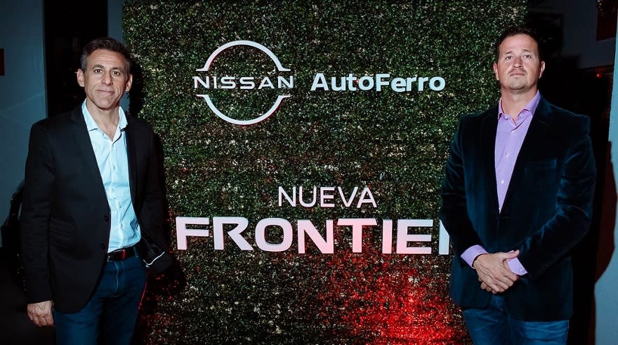 Los directivos de AutoFerro presentando la Frontier.