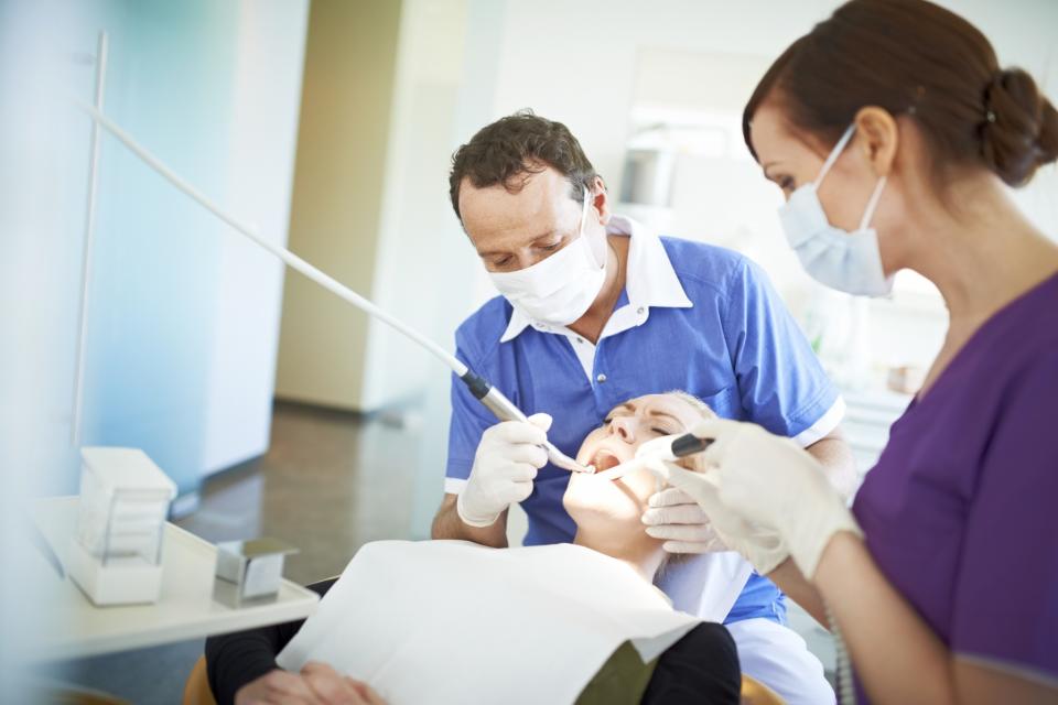 <p><strong>Nº 2 empleo mejor pagado: Dentista</strong><br>Promedio de salario por hora a tiempo completo: 72 dólares<br>(Musketeer/Getty Images) </p>