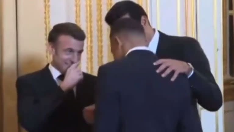 Emmanuel Macron habló con Kylian Mbappé y el emir de Qatar