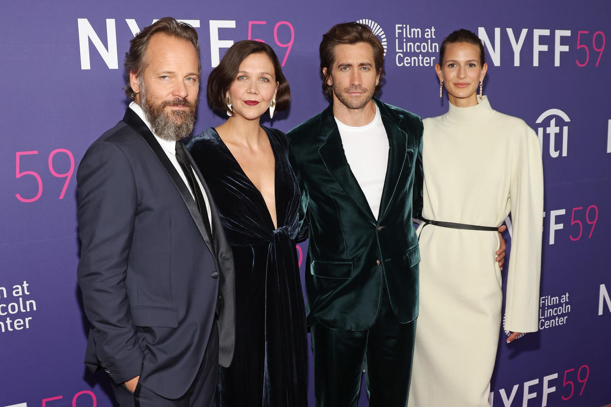 NEW YORK, NEW YORK - SEPTEMBER 29: Peter Sarsgaard, Maggie Gyllenhaal, Jake Gyllenhaal, and Jeanne Cadieu attend the premiere of 