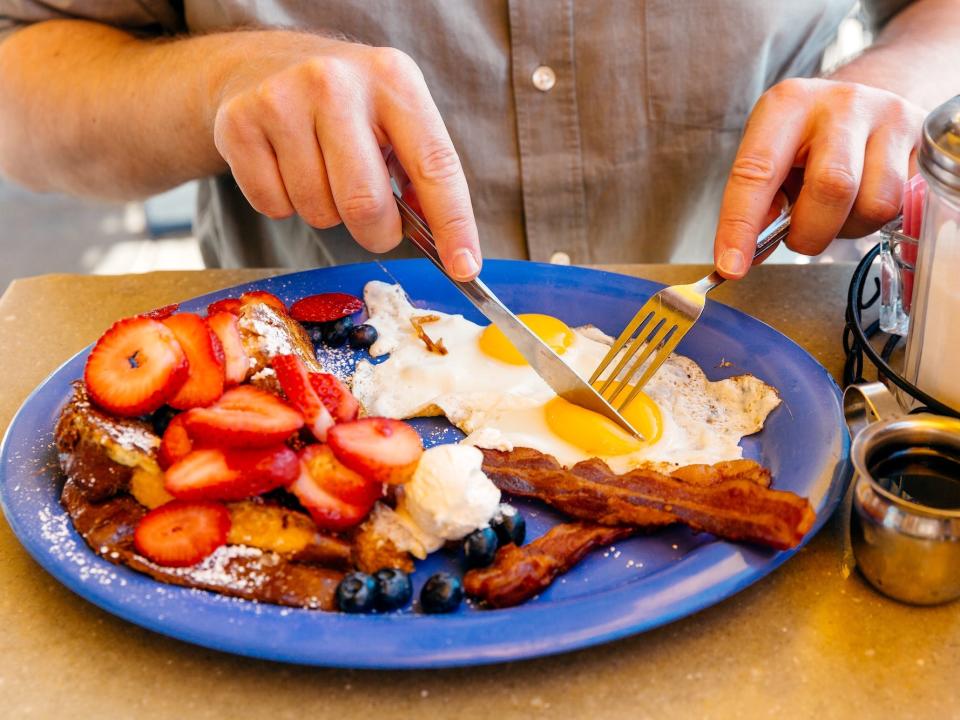 Eggs, bacon, French toast