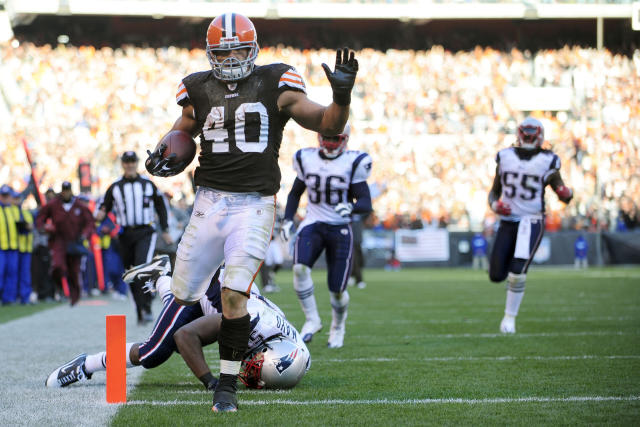 Report: Former Browns RB in critical condition after saving his