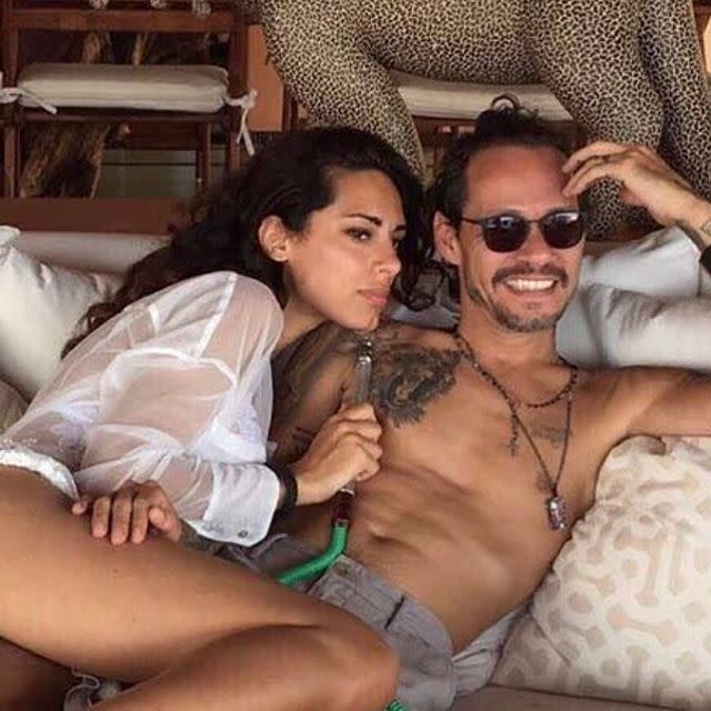 <p>La divulgación de esas fotos coincidió con la imagen algo íntima que él colgó con otra mujer. El hombre de 48 años compartió un retrato junto a la voluptuosa Raffaella Modugno. Instagram @marcanthony </p>