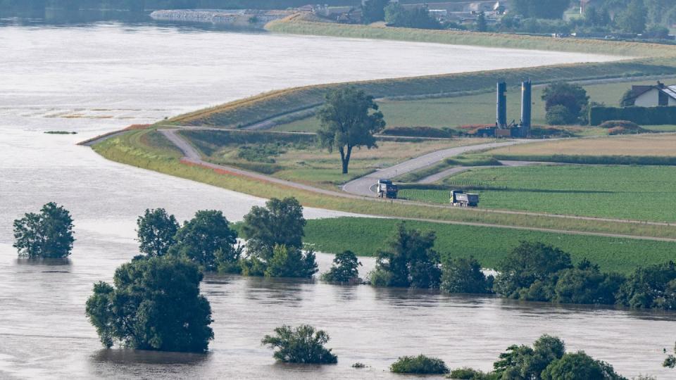 Der Boden ist im Krisengebiet komplett durchnässt (Bild: dpa)