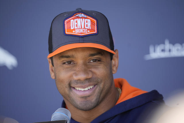 Denver Broncos QB Russell Wilson's Preseason Debut Triggers Laughable Take  From CBS Sports - Sports Illustrated Mile High Huddle: Denver Broncos News,  Analysis and More