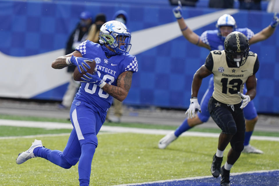 Kentucky tight end Keaton Upshaw (88) scores a touchdown during the first half of an NCAA college football game Vanderbilt, Saturday, Nov. 14, 2020, in Lexington, Ky. (AP Photo/Bryan Woolston)