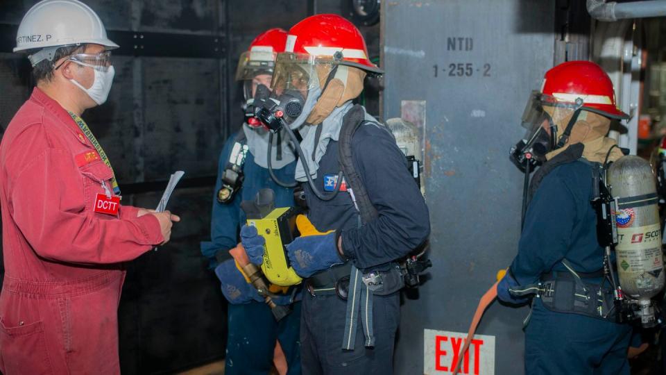 Chief Damage Controlman Peter Martinez, left, instructs sailors assigned to the in-port emergency team aboard the aircraft carrier George Washington. (MCSN Cory Daut/U.S. Navy)