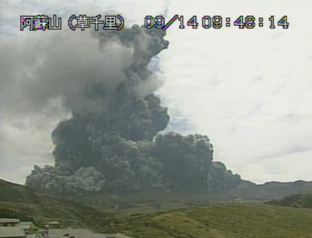 A video grab from the Japan Meteorological Agency's live camera image shows an eruption of Mount Aso in Aso, Kumamoto prefecture, southwestern Japan, September 14, 2015. REUTERS/Japan Meteorological Agency/Handout via Reuters