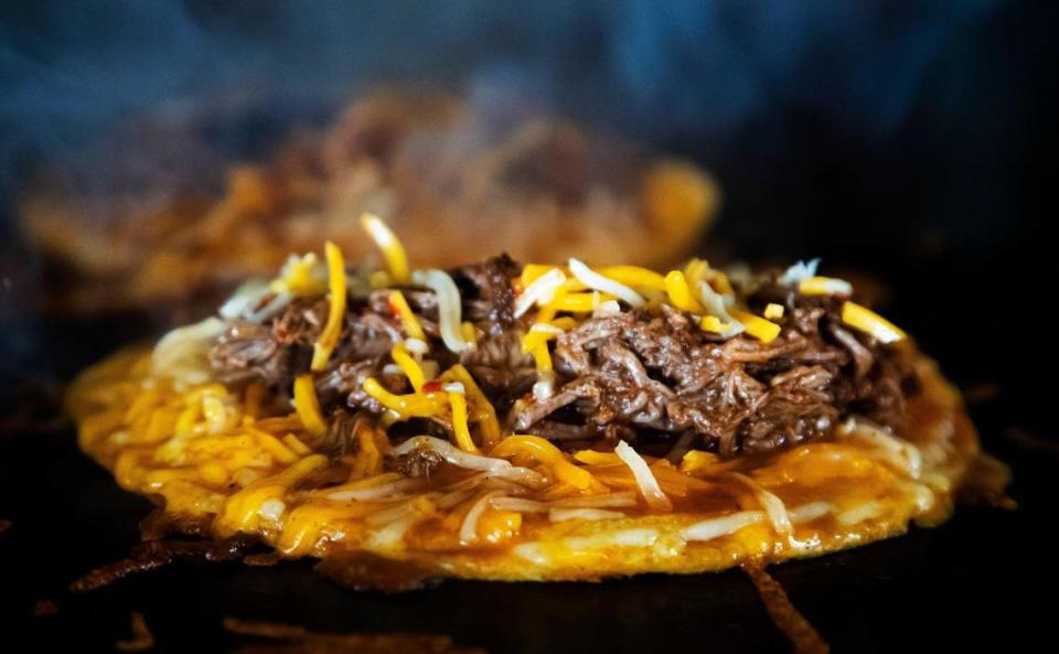 La Garnacha de Apapacha’s quesabirria tacos sizzle on the grill.