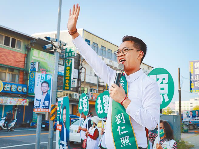 桃園市立委第5選區民進黨市議員劉仁照挑戰更上一層樓，他有會計師專業，是綠營少有的財經人才。（呂筱蟬攝）