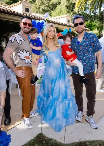 <p>Kevin Ostajewski</p> Paris Hilton with Michael Turchin and Lance Bass and their twins, Violet and Alexander