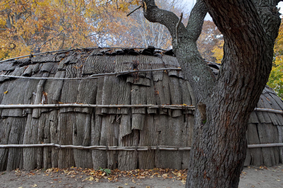 A nush wetu, a house with three fire pits inside, is covered in bark at the Wampanoag Homesite, on Nov. 8, 2013, in Plymouth, Massachusetts. (Photo: Christian Science Monitor via Getty Images)