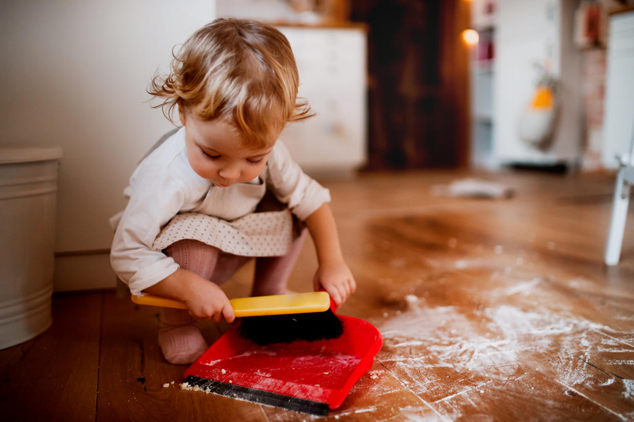 How old should kids be when they are assigned chores? Experts say it may be younger than you think. (Photo: Getty Creative)