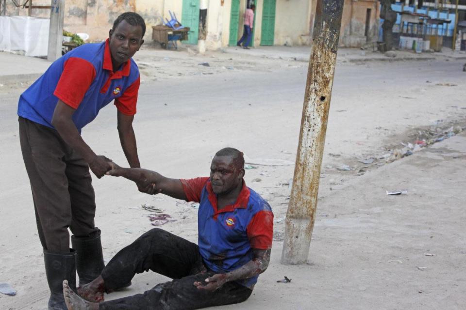 Gunmen take guests hostage at Somalia hotel