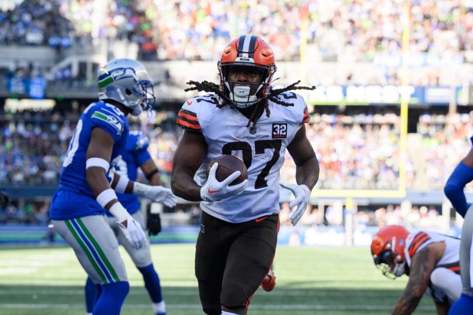 Cleveland Browns running back Kareem Hunt (27) runs for a touchdown against the Seattle Seahawks on Sunday in Seattle.