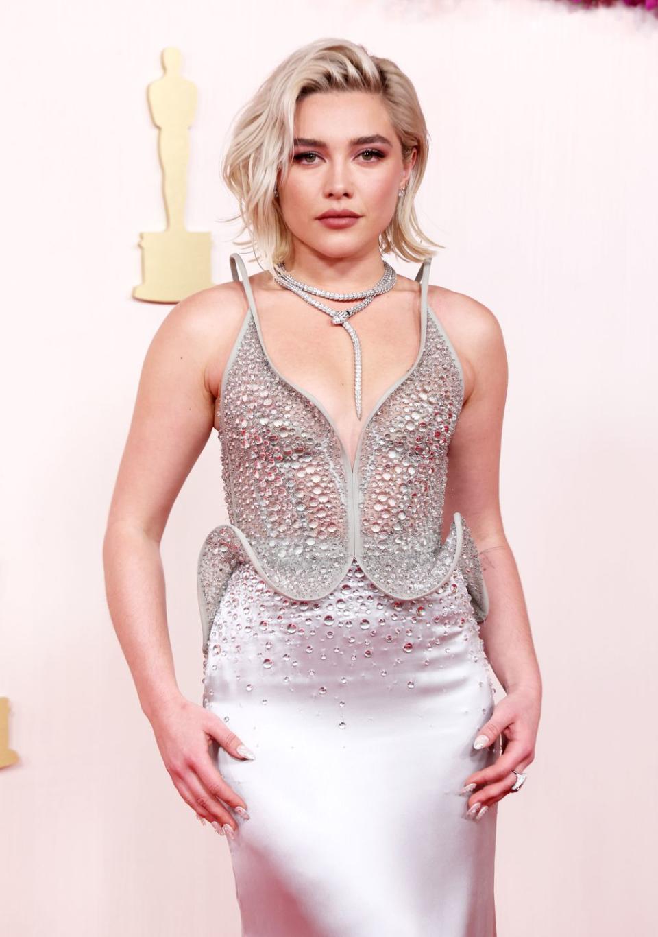 hollywood, california march 10 florence pugh attends the 96th annual academy awards on march 10, 2024 in hollywood, california photo by kevin mazurgetty images