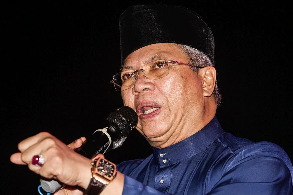 Umno secretary-general Tan Sri Annuar Musa has cautioned against a report today claiming that Datuk Seri Hishammuddin Hussein is being investigated by the party’s disciplinary board. — Picture by Miera Zulyana