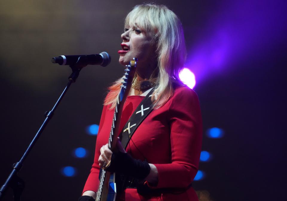 Dec 9, 2023; Phoenix, Arizona, United States; Nancy Wilson sings with Sixwire during Christmas Pudding, the annual benefit for his Solid Rock Teen Centers at the Celebrity Theatre.