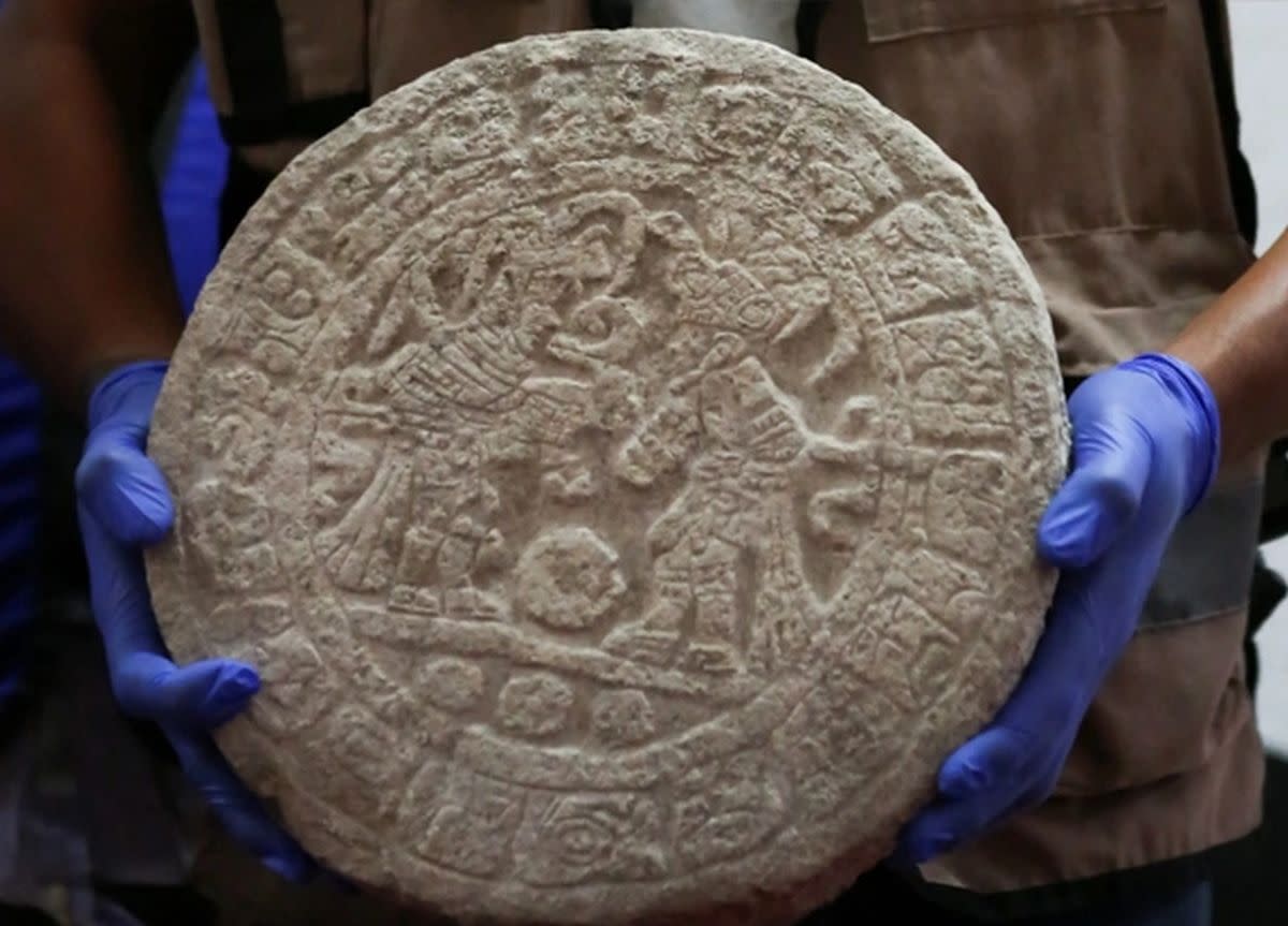 El disco de piedra encontrado en Chichén Itzá | imagen Instituto Nacional de Antropología e Historia de México (INAH)