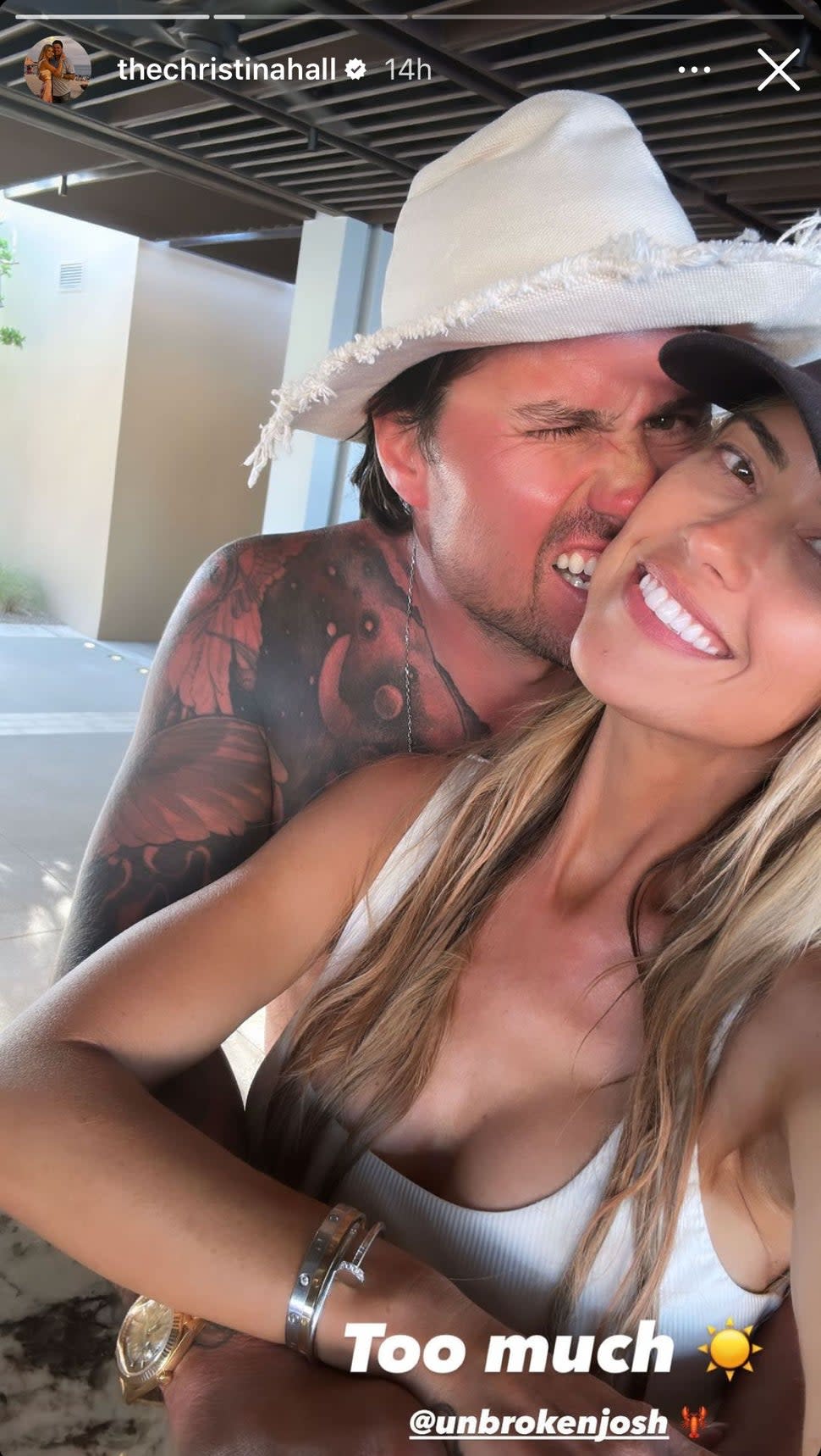 Christina Hall se pone cómoda con su esposo Josh Hall durante unas vacaciones en México