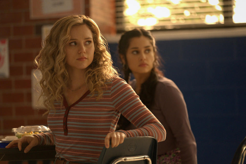 Courtney Whitmore (Brec Bassinger) and Yolanda Montez (Yvette Monreal) in Stargirl. (Still: Warner TV)