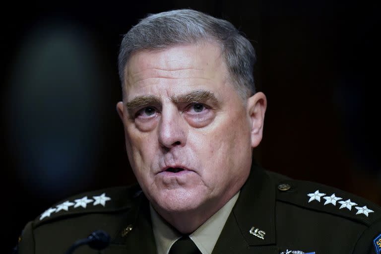 El jefe del Estado Mayor Conjunto de Estados Unidos, general Mark Milley  declara en una audiencia de la Comisión de las Fuerzas Armadas del Senado sobre la conclusión de las operaciones militares en Afganistán, martes 28 de septiembre de 2021 en Washington. (AP Foto/Patrick Semansky, Pool)