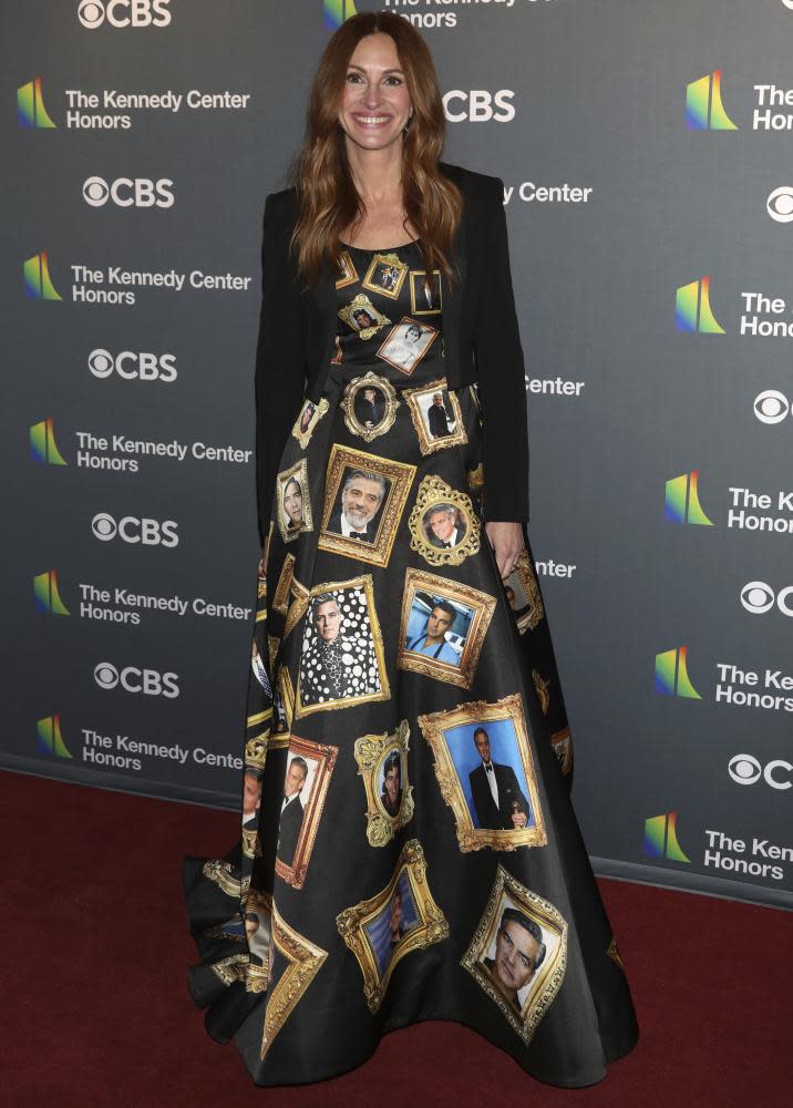 Julia Roberts wearing her George Clooney tribute dress.