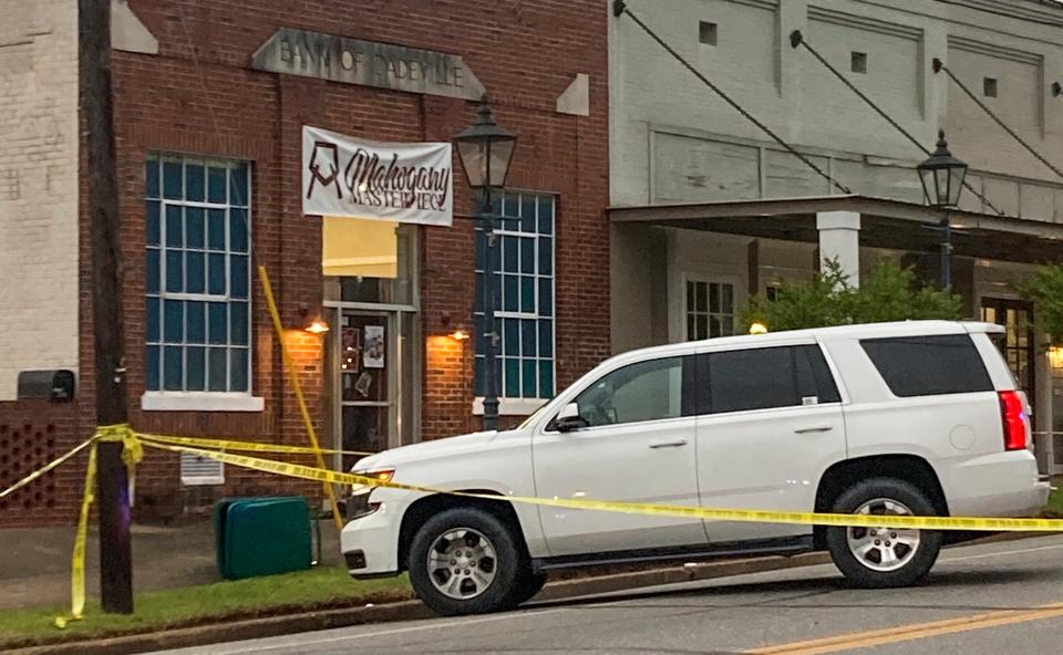 Investigators work at the scene in downtown Dadeville (Alex Gladden/The Montgomery Advertiser/AP)