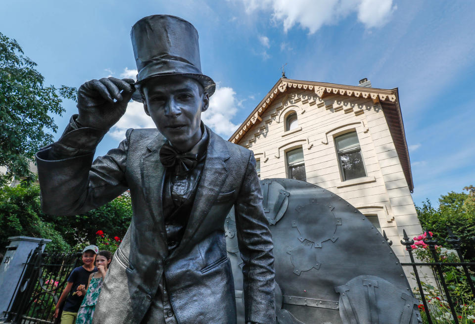 <p>An artist called “Le Gouverneur” takes part in the festival “Statues en Marche” in Marche-en-Famenne, Belgium, July 22, 2018. (Photo: Yves Herman/Reuters) </p>