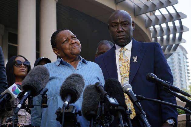 Astroworld Festival victim Gertrude Daughtery (left) speaks during a press conference on Nov. 12, 2021 in Houston, Texas. (Photo: CECILE CLOCHERET via Getty Images)