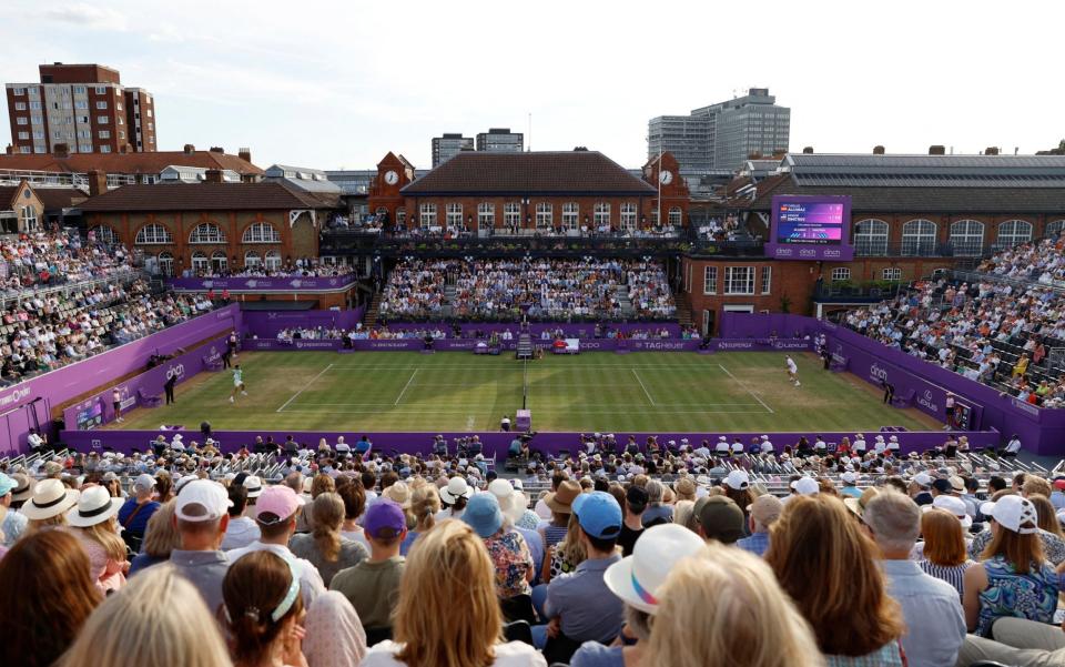 General view during the match between Bulgaria's Grigor Dimitrov and Spain's Carlos Alcaraz at Queen's in 2023