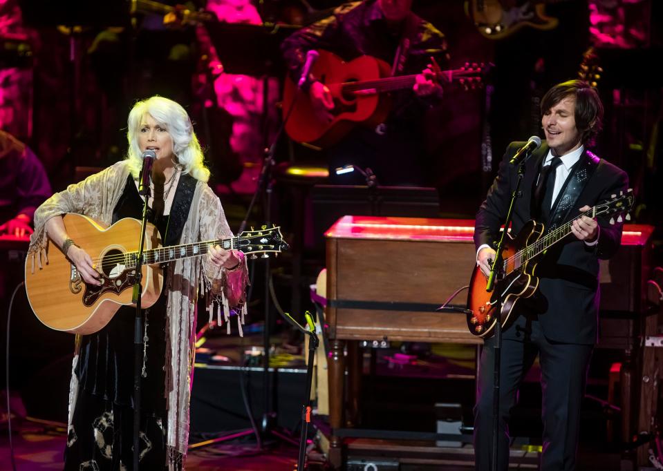 Emmylou Harris and Charlie Worsham perform during the Country Music Hall of Fame Medallion Ceremony held to induct the class of 2020 Sunday, November 21, 2021.