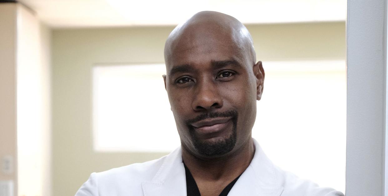 morris chestnut as dr barrett cain in the resident season three