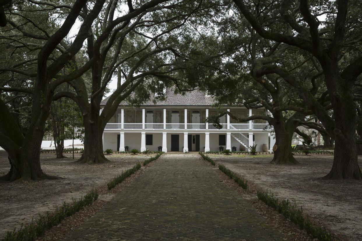 The main house is pictured at the Whitney Plantation in Wallace, Louisiana January 13, 2015. Unlike other plantation museums along the Great River Road between New Orleans and Baton Rouge, the newly opened and under-construction Whitney Plantation focuses squarely on the plight of slaves. Photo taken January 13, 2015. REUTERS/Edmund Fountain  (UNITED STATES - Tags: SOCIETY TRAVEL)