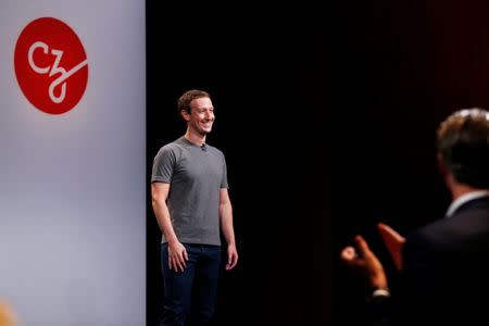 Mark Zuckerberg announces the Chan Zuckerberg Initiative to "cure, prevent or manage all disease" by the end of the century during a news conference at UCSF Mission Bay in San Francisco, California, U.S. September 21, 2016. REUTERS/Beck Diefenbach