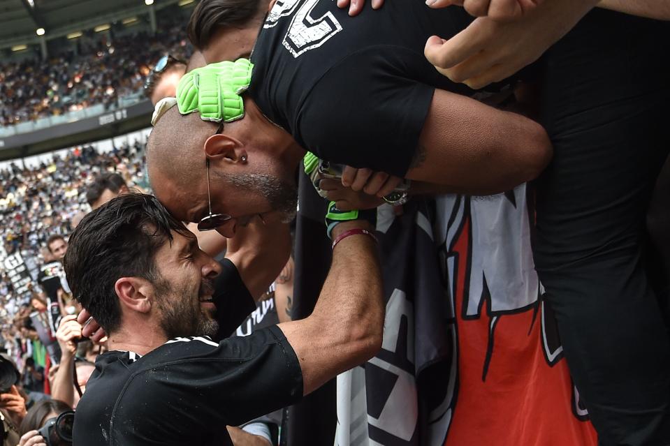 Gianluigi Buffon is greeted by fans with hugs and a banner before his final game at Juventus. (Getty)