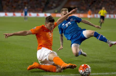 Klaas-Jan Huntelaar of the Netherlands (L) fights for the ball with Ari Skulason of Iceland during their Euro 2016 qualifying soccer match in Amsterdam, the Netherlands September 3, 2015. REUTERS/Michael Kooren