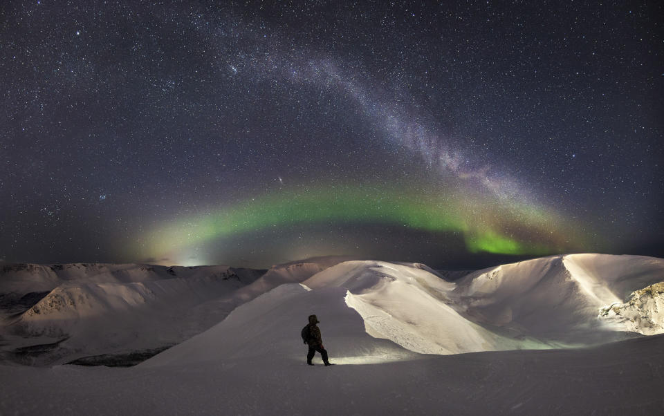 <p>Vitaly Istomin, 26, spent several nights in freezing conditions under the stars in northern Russia’s Khibiny Mountains to capture the aurora’s “rainbows.” (Photo: Vitaly Istomin/Caters News) </p>