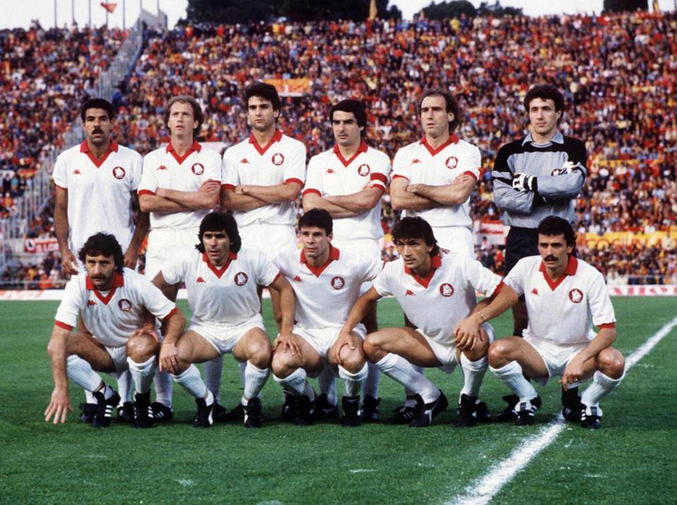 Di Bartolomei with his team, back row third from right (Colorsport)