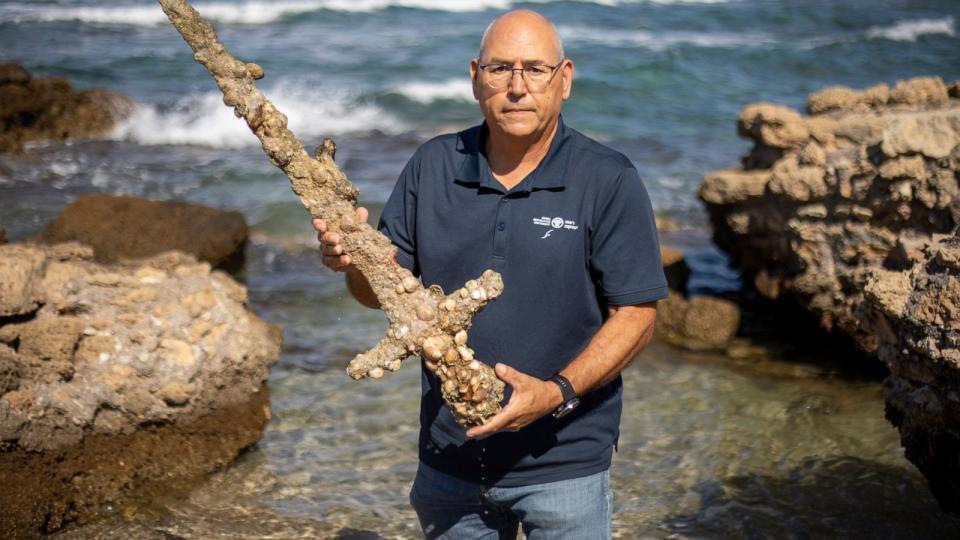 Israeli scuba diver discovers ancient Crusader sword