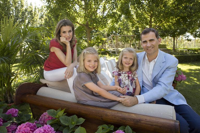 Spanish Crown Prince Felipe (R), his wife Princess Letizia (L) and their daughters Sofia (2ndL) and Leonor (2ndR) posing at their official residence in Madrid on August 1, 2012