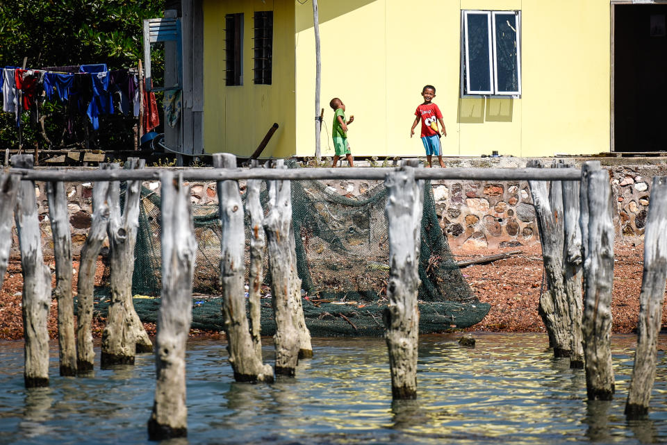 Orang Laut village kids. (Photo: Yahoo Lifestyle Singapore/Bryan Huang)