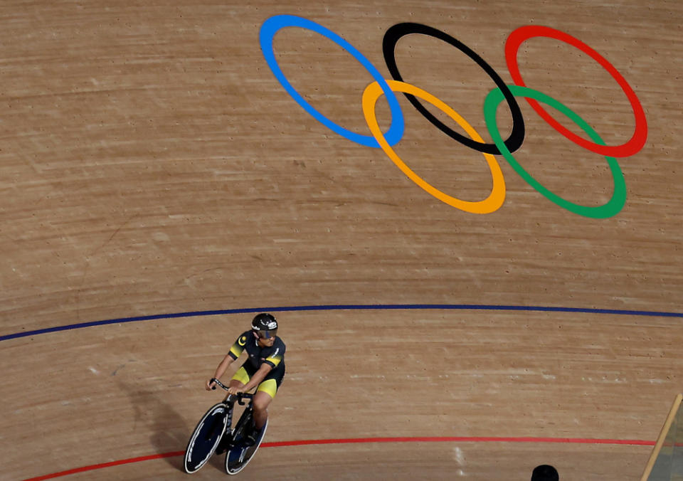 Azizul lost his first heat to defending gold medallist Jason Kenny from Great Britain but recovered to win his first repechage against Kevin Santiago from Colombia and Ethan Mitchell from New Zealand. — AFP pic