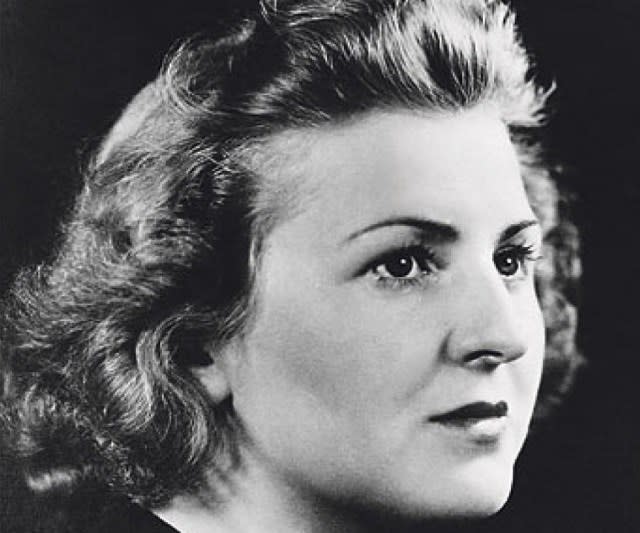  Eva Braun conheceu Adolf Hitler quando ela tinha 17 anos de idade — e ele 40 —, antes de ele subir ao poder na Alemanha, o que significa que a jovem não sabia quem era o homem diante dela.