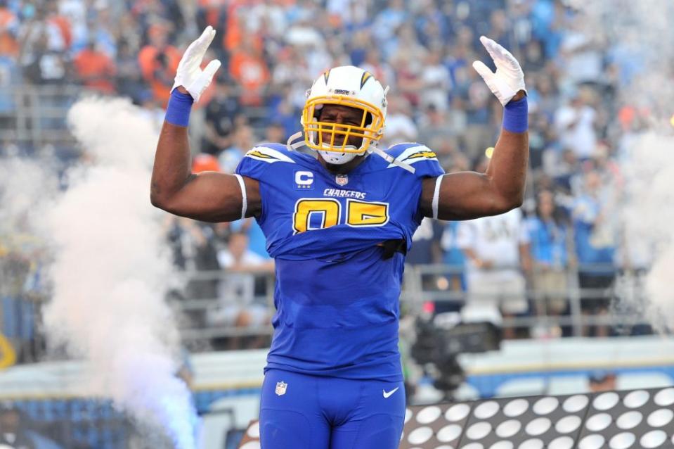 Oct 13, 2016; San Diego, CA, USA; San Diego Chargers tight end Antonio Gates (85) gestures as he runs on the field during pregame introductions before the game against the Denver Broncos at Qualcomm Stadium. Mandatory Credit: Orlando Ramirez-USA TODAY Sports