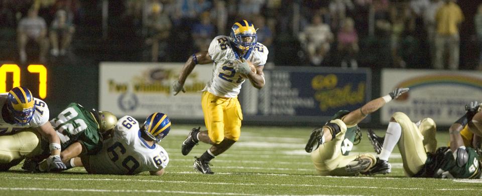 Delaware running back Omar Cuff has plenty of running room as he breaks through the line on his way to a touchdown against William and Mary in the second quarter of the Blue Hens' 49-31 win, Thursday, August 31, 2007 in Williamsburg, Va.