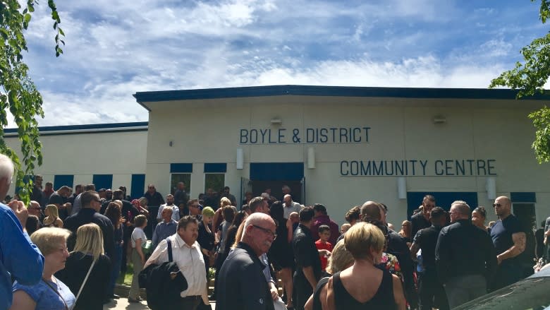 Memorial for MMA fighter draws hundreds in rural Alberta town