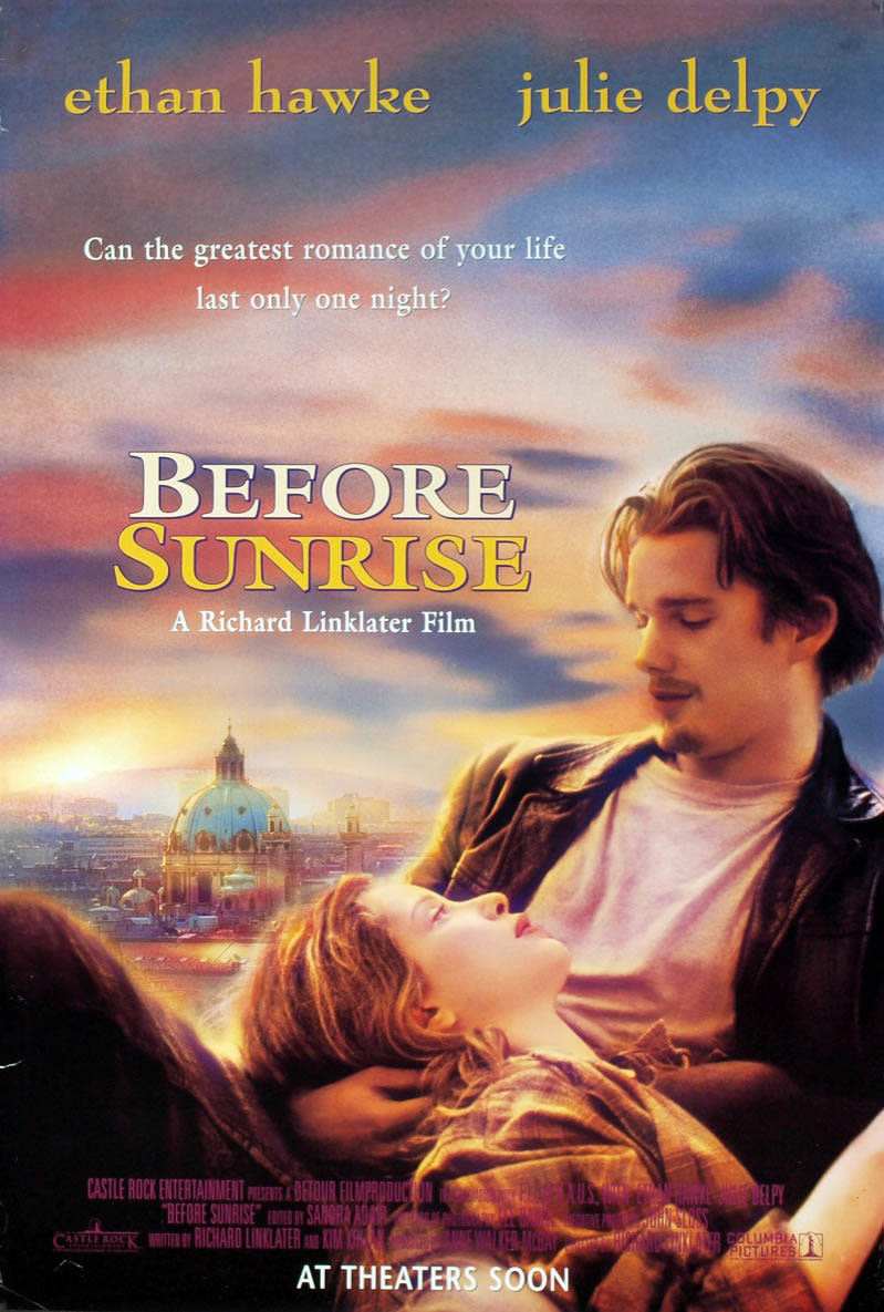 <b>“Recuerdo aquella noche mejor que algunos años de mi vida”</b>. El diálogo lo es todo en Antes del atardecer (Before Sunrise, 2004). Dos extraños se conocen, se enamoran, se separan. Lo que pasa durante ese día marcará el resto de sus vidas. Regala esta película con la consigna de verla con un bowl de palomitas de maíz, en una tarde de lluvia.