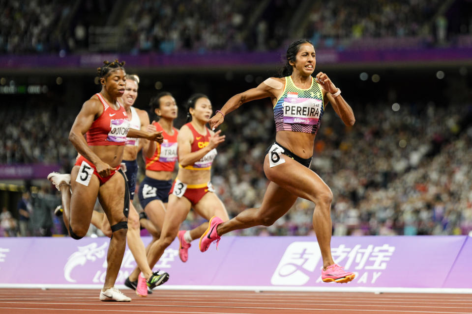 Singapore sprinter Shanti Pereira pulls ahead en route to gold in the women's 200m final at the 2023 Hangzhou Asian Games. (PHOTO: SNOC/Kong Chong Yew)