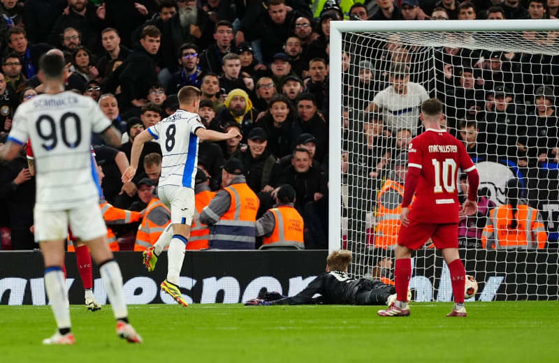 Atalanta's Mario Pasalic scores his side's third goal of the game during the UEFA Europa League quarter-final first leg soccer match between Liverpool and Atalanta at Anfield. Peter Byrne/PA Wire/dpa